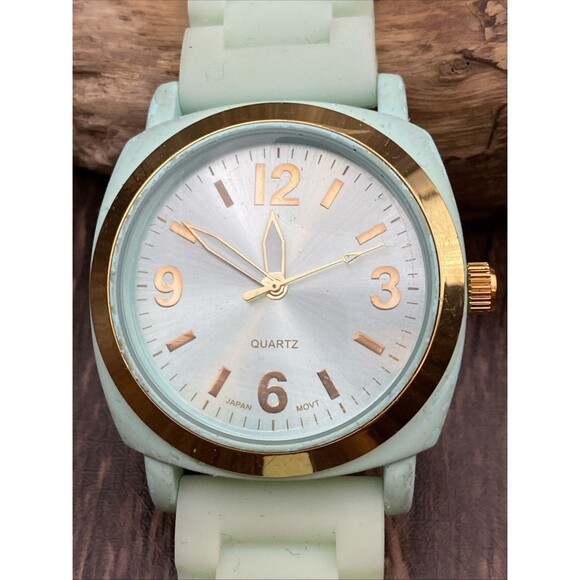 Unbranded Mint Green And Gold Women's Watch New Battery Working - Picture 1 of 8